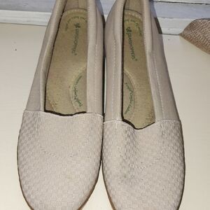 Grasshoppers Women’s Light Beige Slip-On Comfort Flats